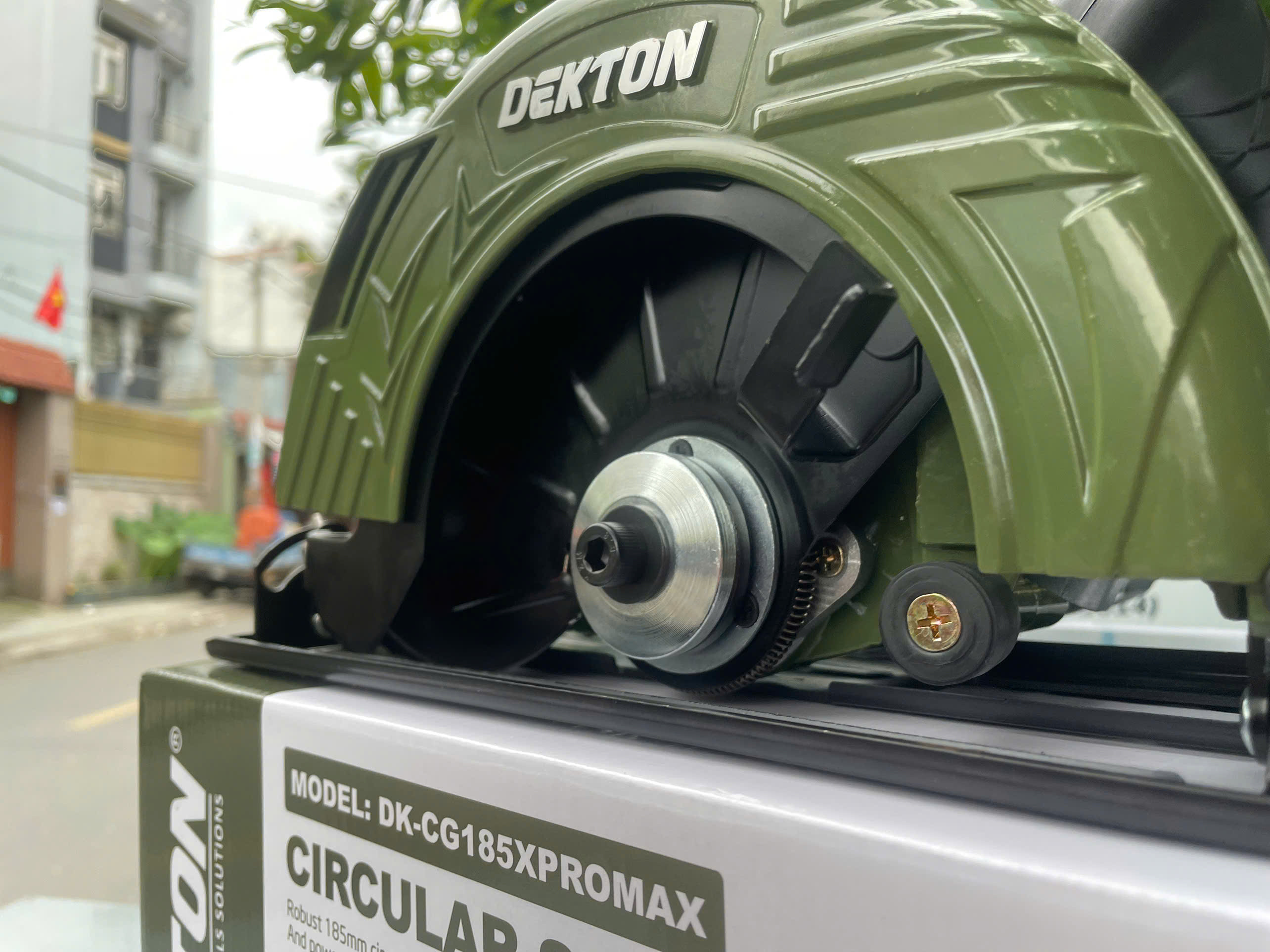 Máy cưa gỗ Dekton DK-CG185XPROMAX 9