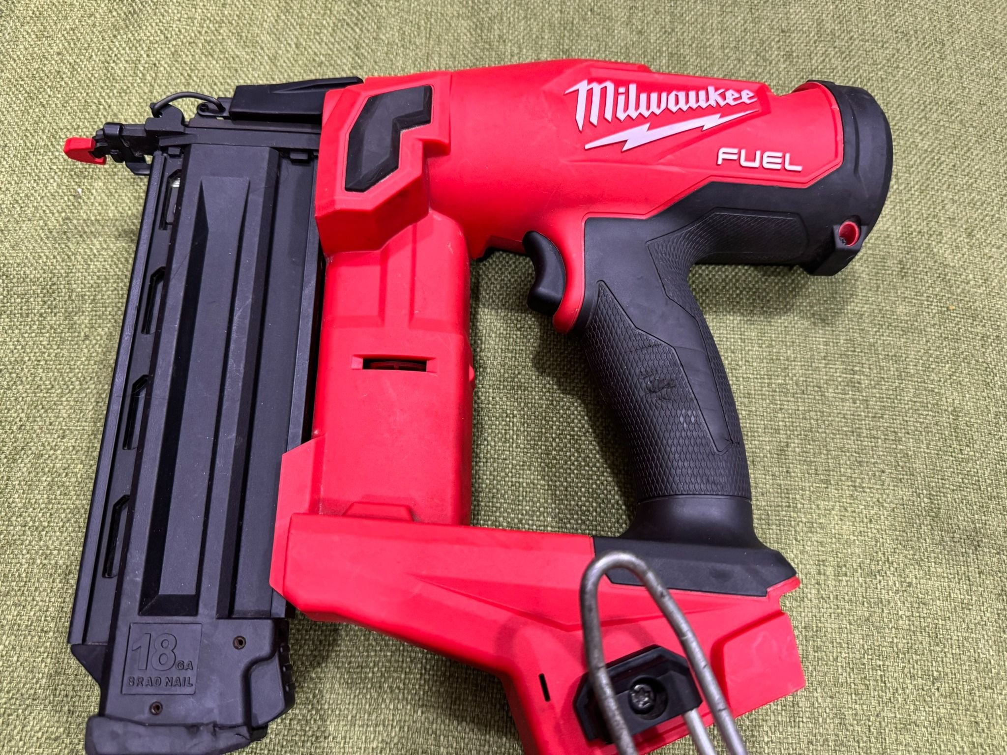 Máy Bắn đinh Milwaukee M18 FN18GS-0X0, đinh F 15-54mm, Chứa 110 đinh