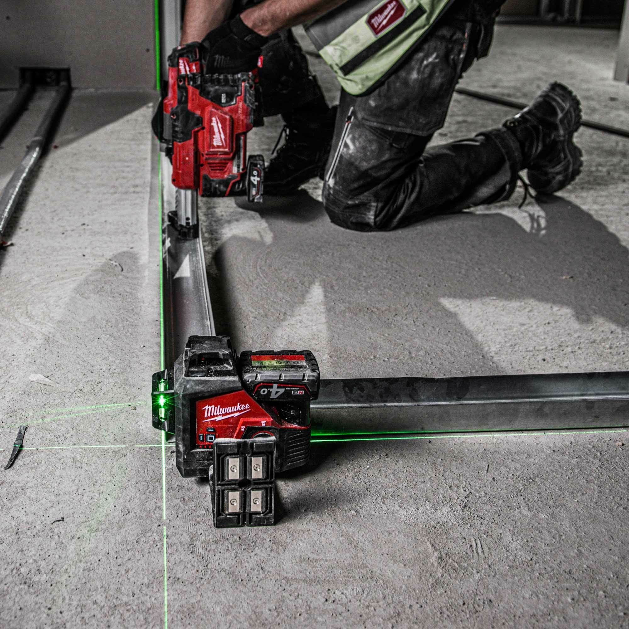 Máy Cân Mực Laser Milwaukee M12 3PL-0C Phạm Vi 38m, Sai Số ±3mm, IP54