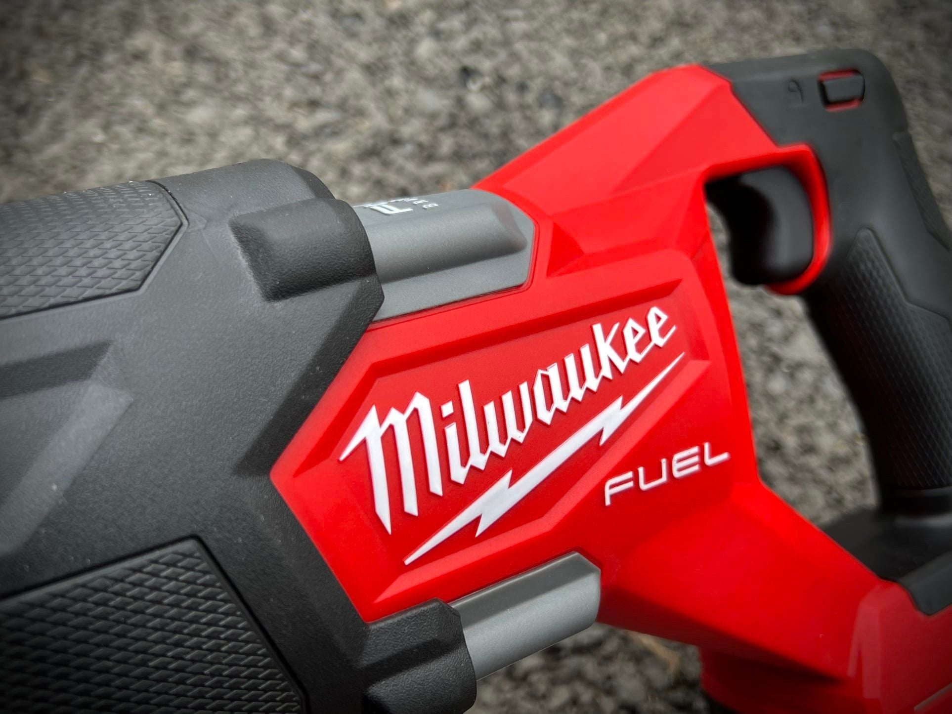 Máy Chà Nhám Milwaukee M18 FROS125-0X0 đĩa 125mm 5 Cấp Tốc độ