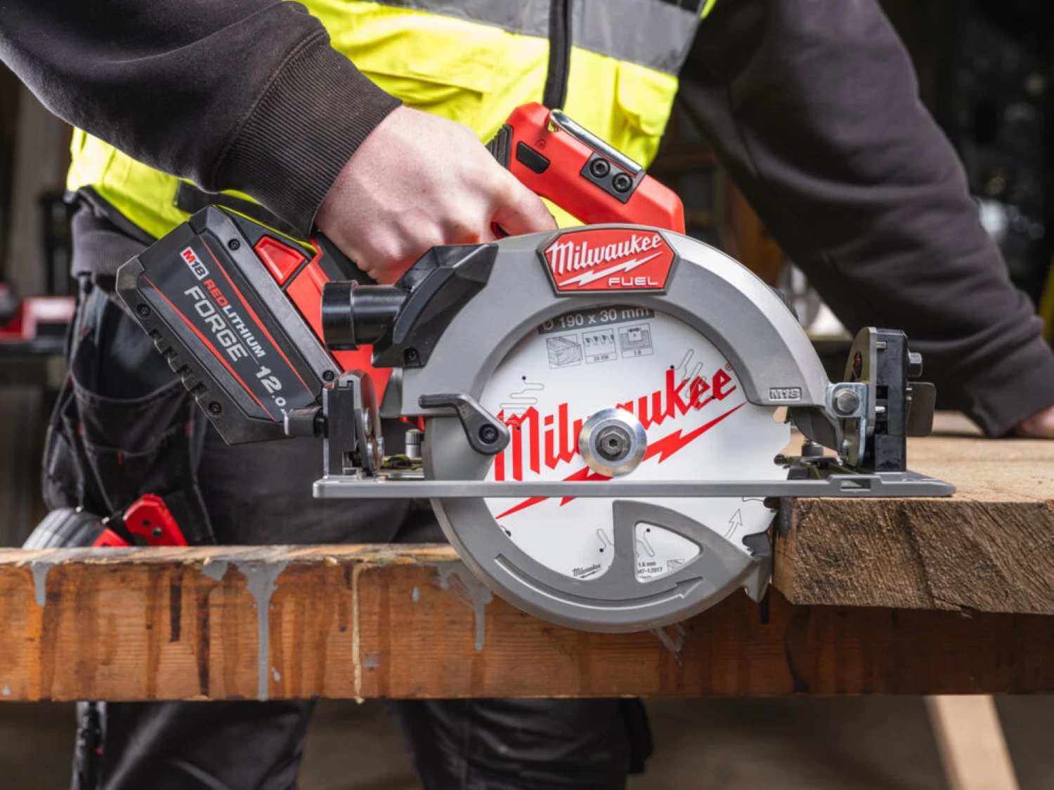 Máy Cưa đĩa Milwaukee M18 FCS66GR3-0 Lưỡi 190mm, Cắt Sâu 68mm, Tốc độ 6.000 Vòng/phút