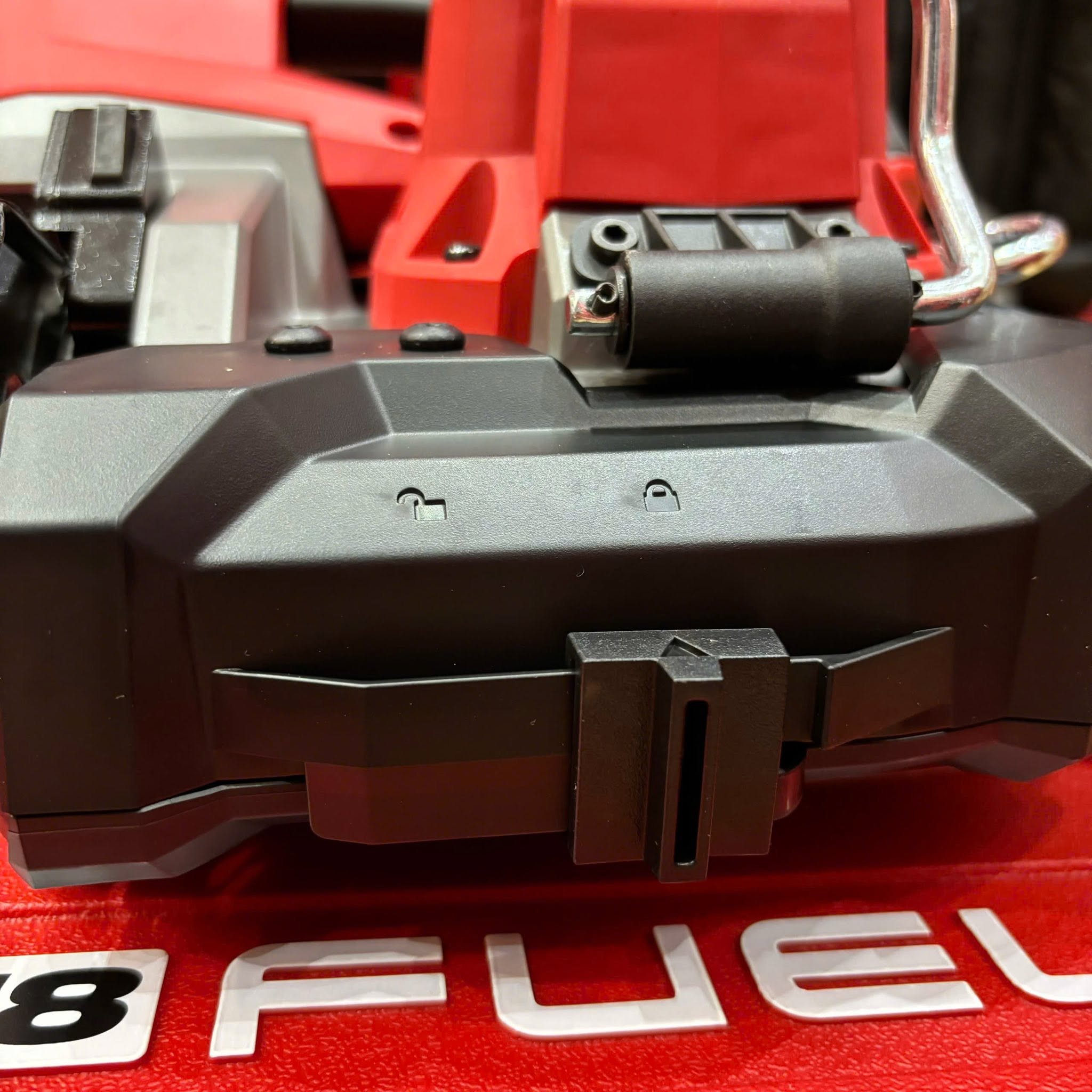 Máy Cưa Vòng Milwaukee M18 FBS125-0 Cắt 125x125mm 5 Tốc độ