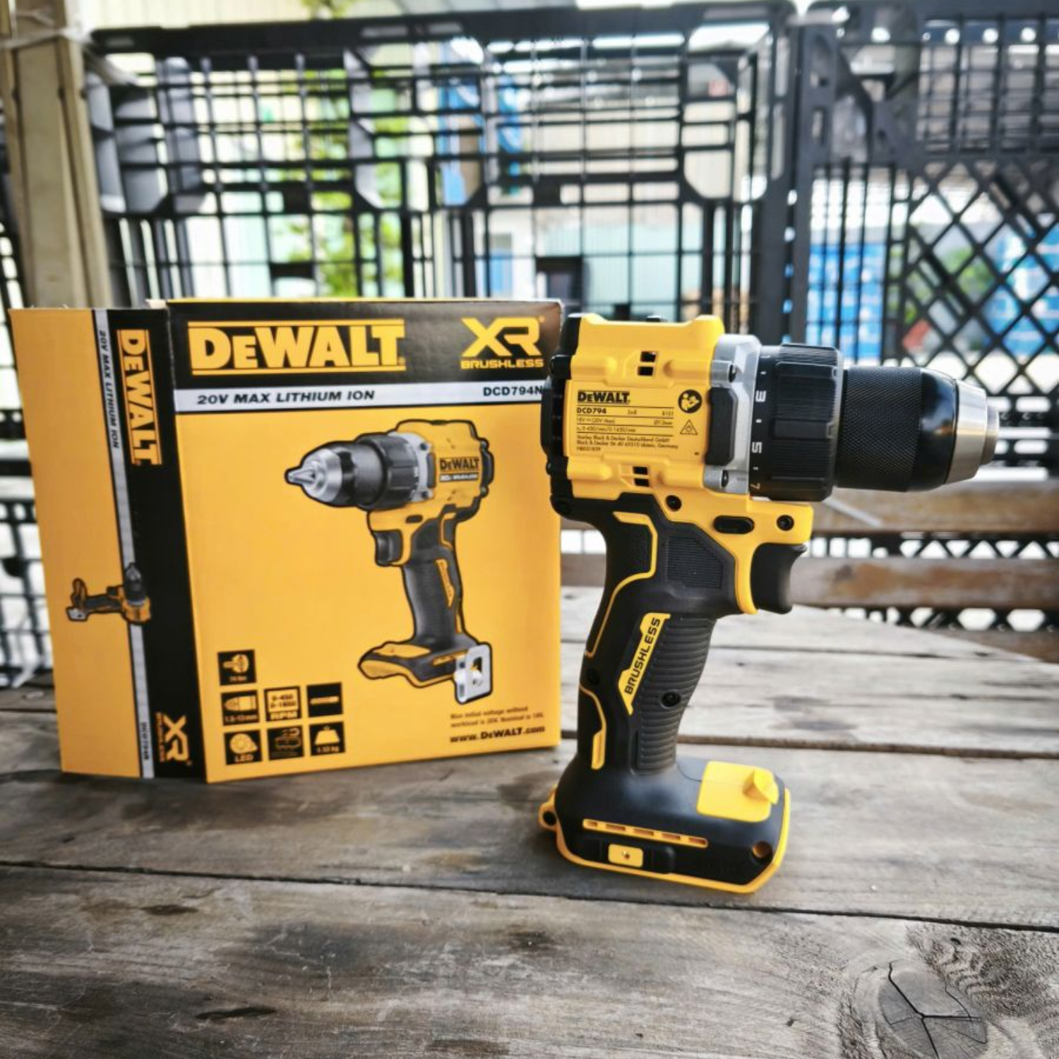 Máy Khoan Pin Dewalt 74Nm DCD794N-B1 20V, Động Cơ Không Chổi Than