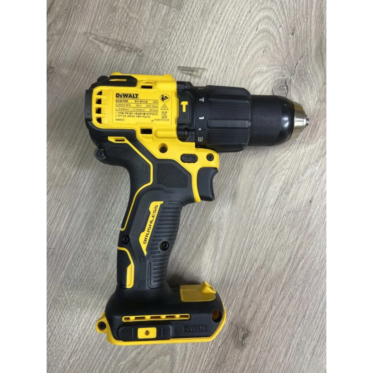 Máy Khoan Pin Dewalt DCD709 N 20V, Lực Đập 28050 BPM, Lực Siết 65Nm