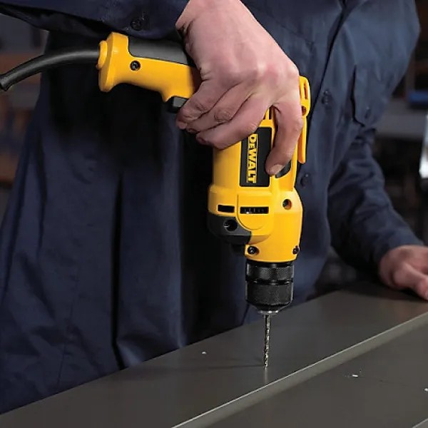 Máy Khoan Sắt Dewalt DWD014-B1 550W Chính Hãng – Khoan Sắt