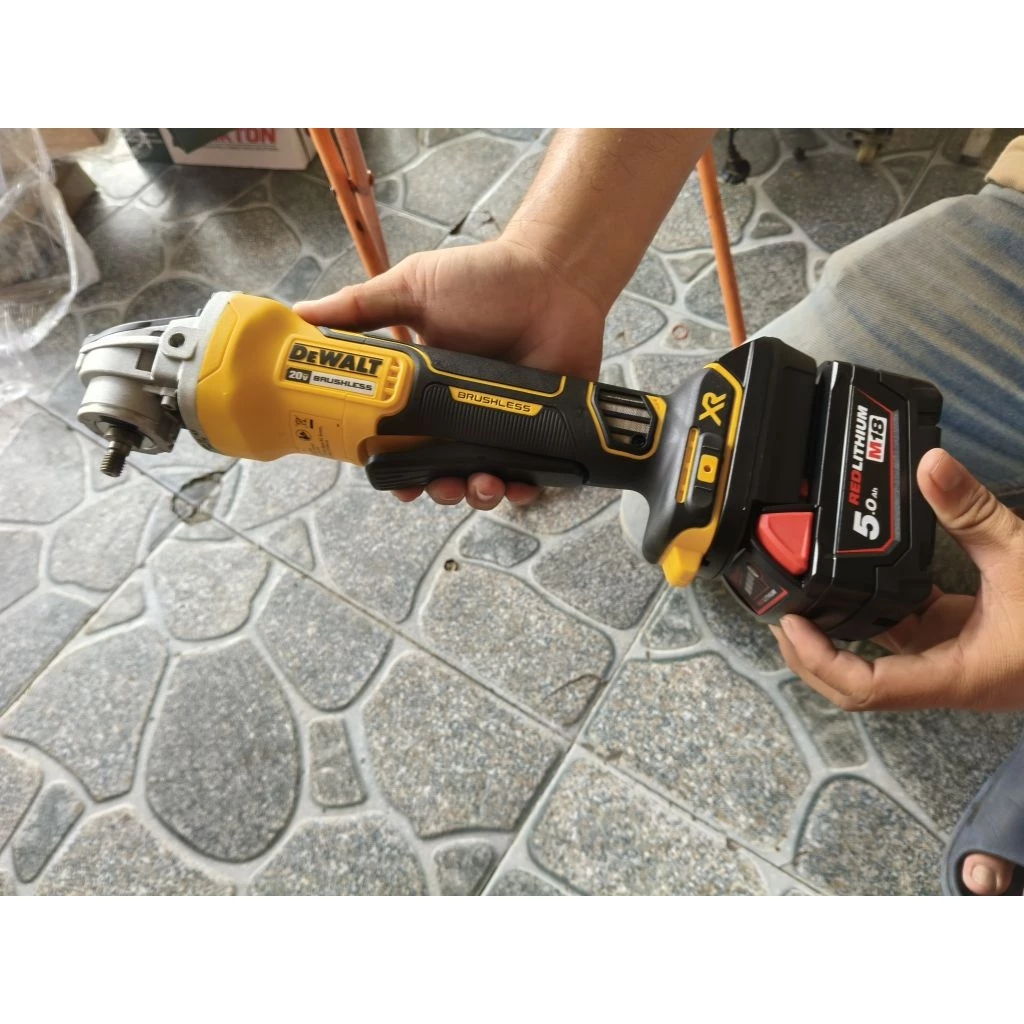 Máy Mài Góc Pin Dewalt DCG406N-B1 20V Không Chổi Than, Lưỡi 100mm – Chưa Pin & Sạc