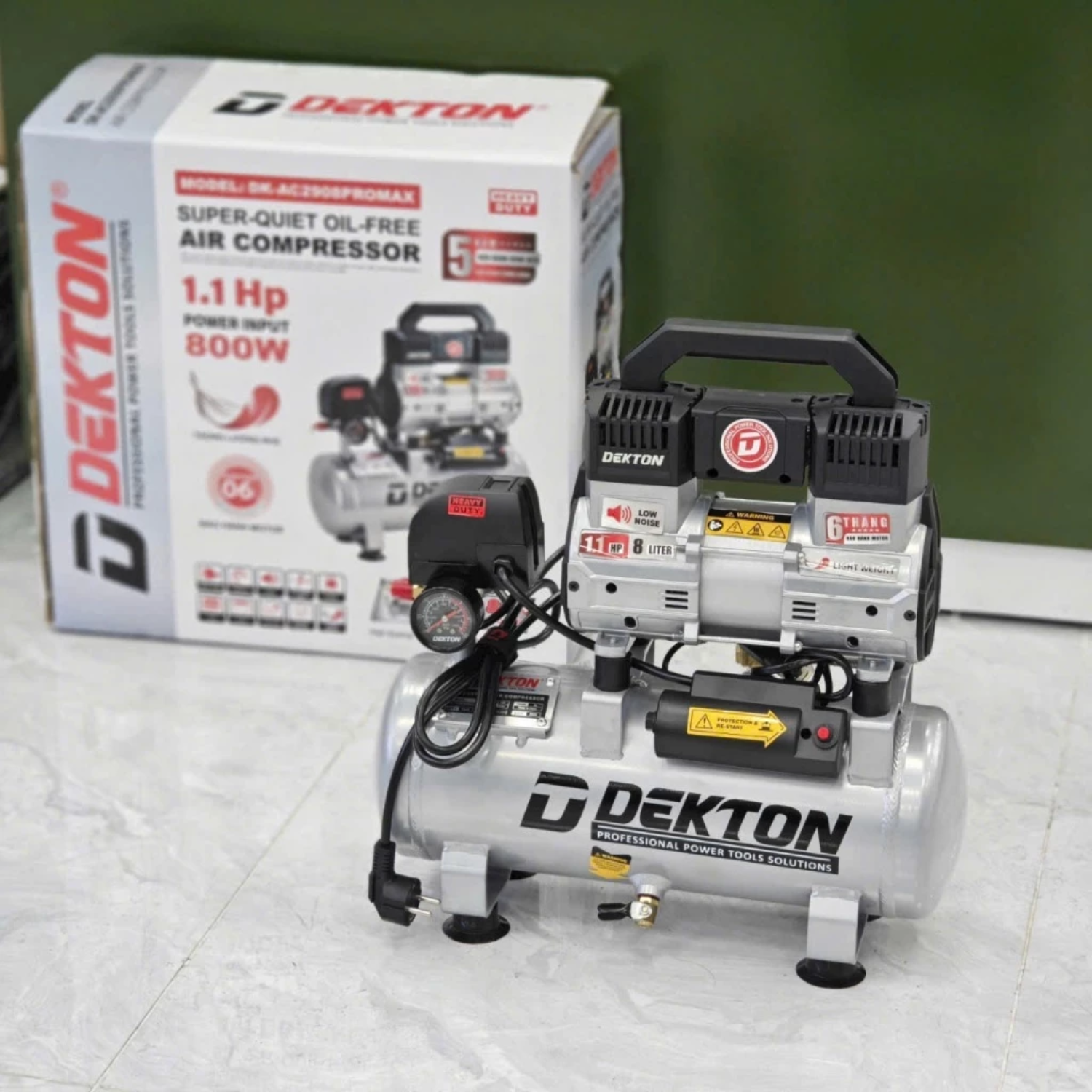 Máy Nén Khí Không Dầu 8L Dekton DK-AC2908PROMAX Bình Nhôm 1.1Hp