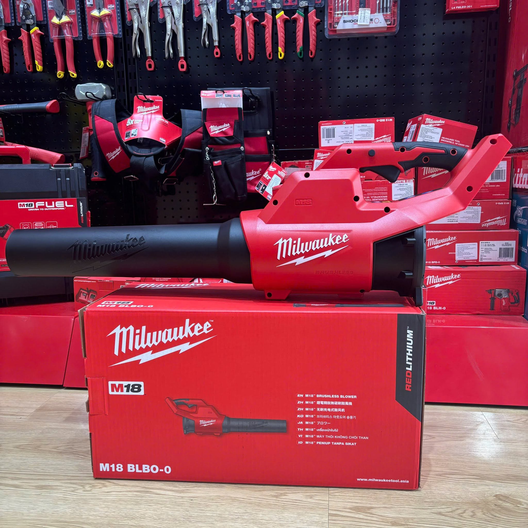 Máy Thổi Không Chổi Than Milwaukee M18 BLBO-0, Lực Thổi 11N, Lưu Lượng 12.7m³/phút