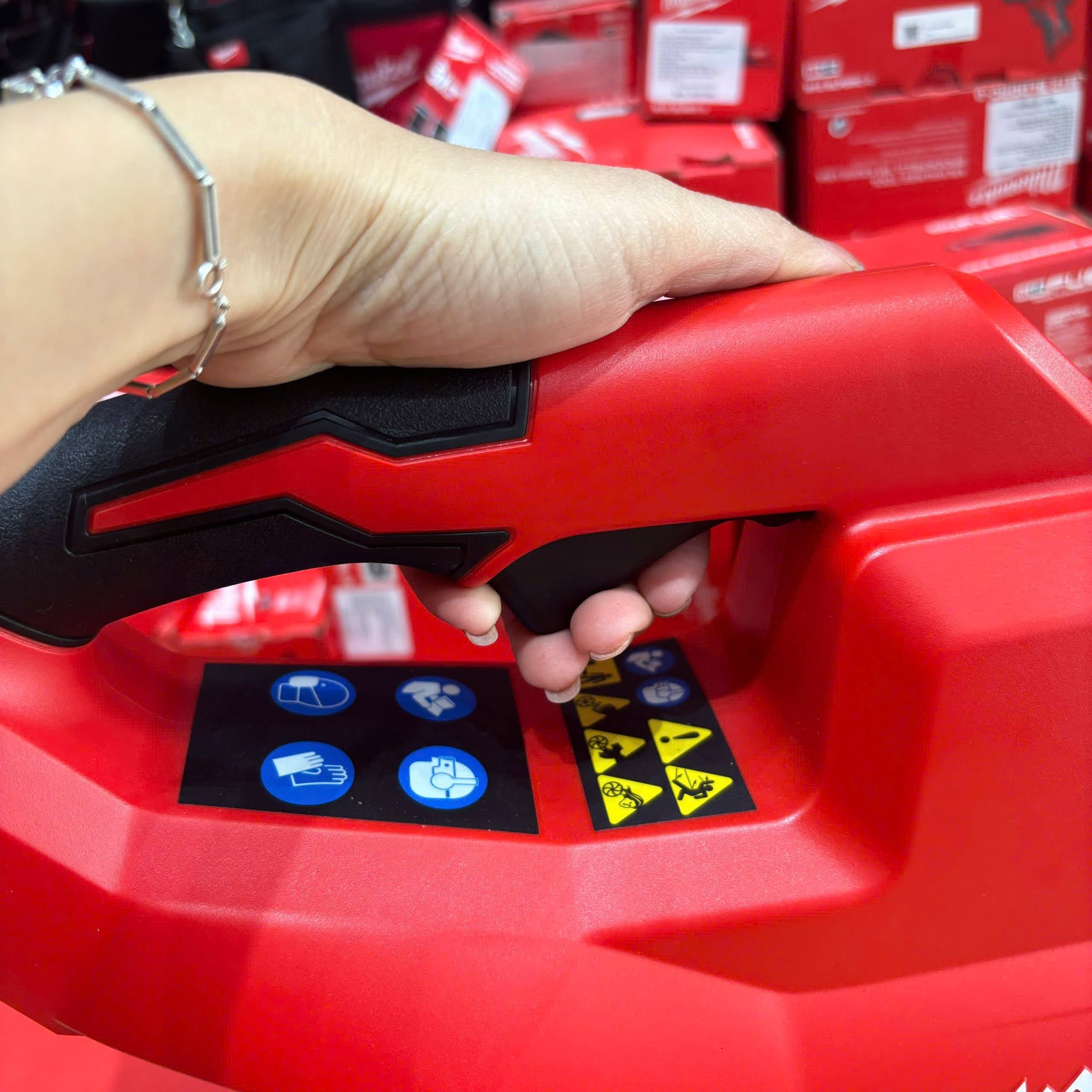Máy Thổi Không Chổi Than Milwaukee M18 BLBO-0, Lực Thổi 11N, Lưu Lượng 12.7m³/phút
