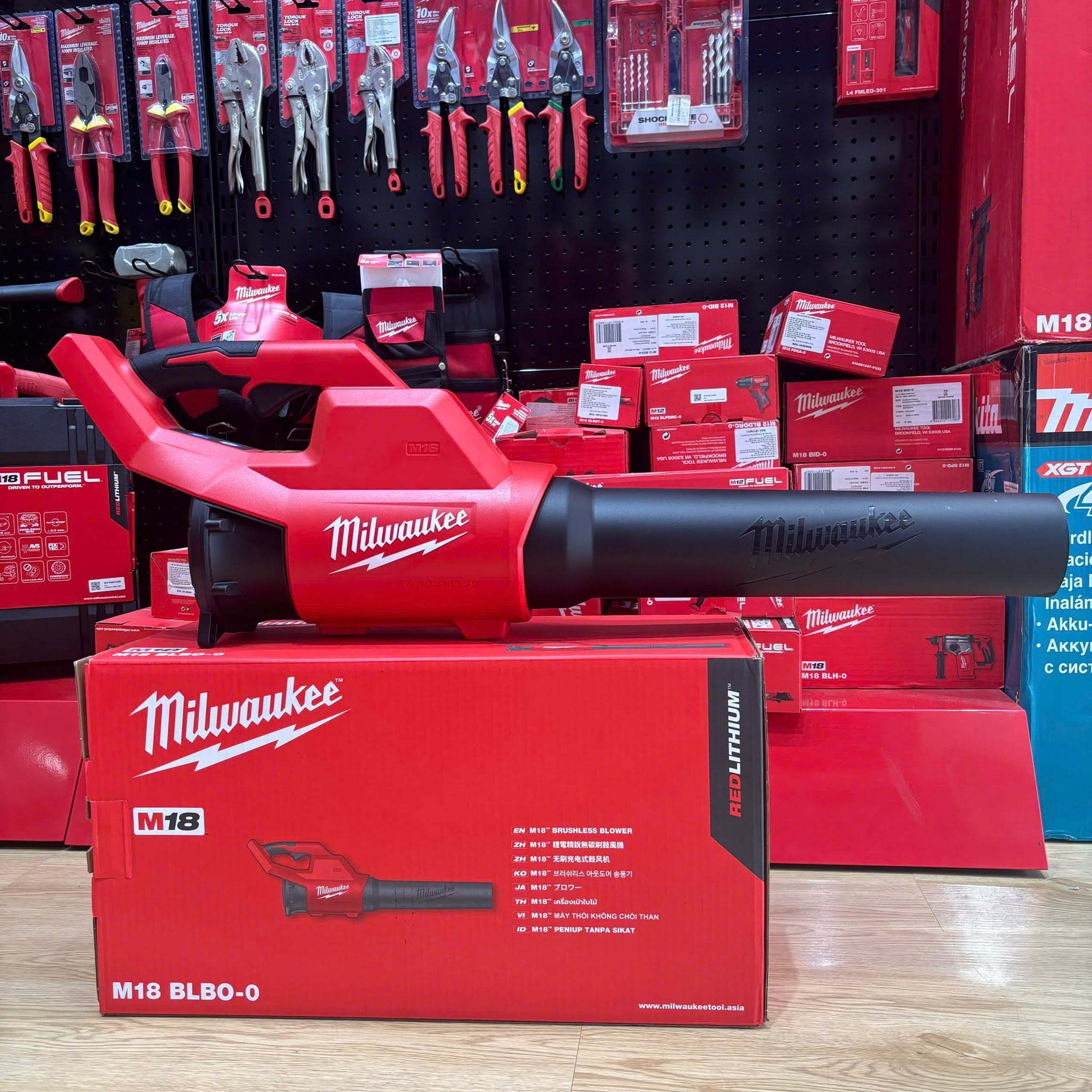 Máy Thổi Không Chổi Than Milwaukee M18 BLBO-0, Lực Thổi 11N, Lưu Lượng 12.7m³/phút