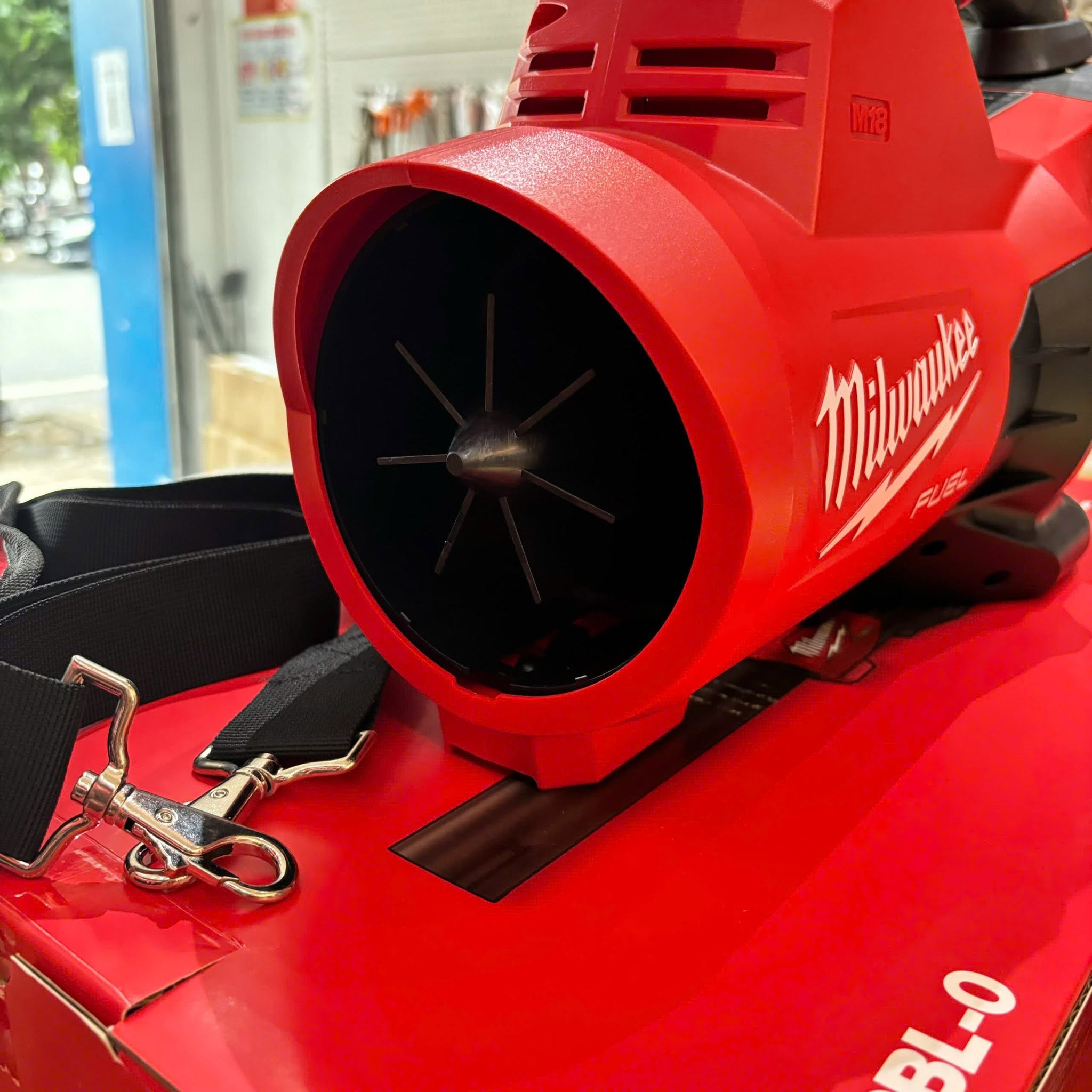 Máy Thổi Lá 2 Pin Milwaukee M18 F2BL-0 - Lực Thổi 17.7N, Tốc độ 233km/h