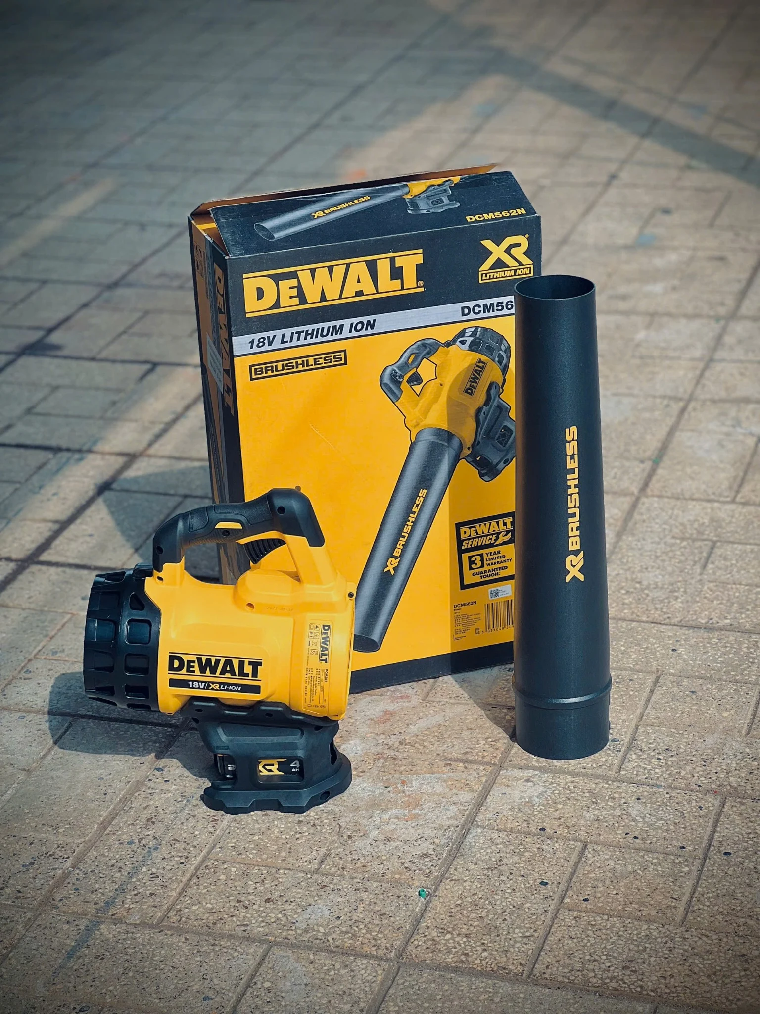 Máy Thổi Lá Pin 18V DEWALT DCM562N-KR – Chính Hãng
