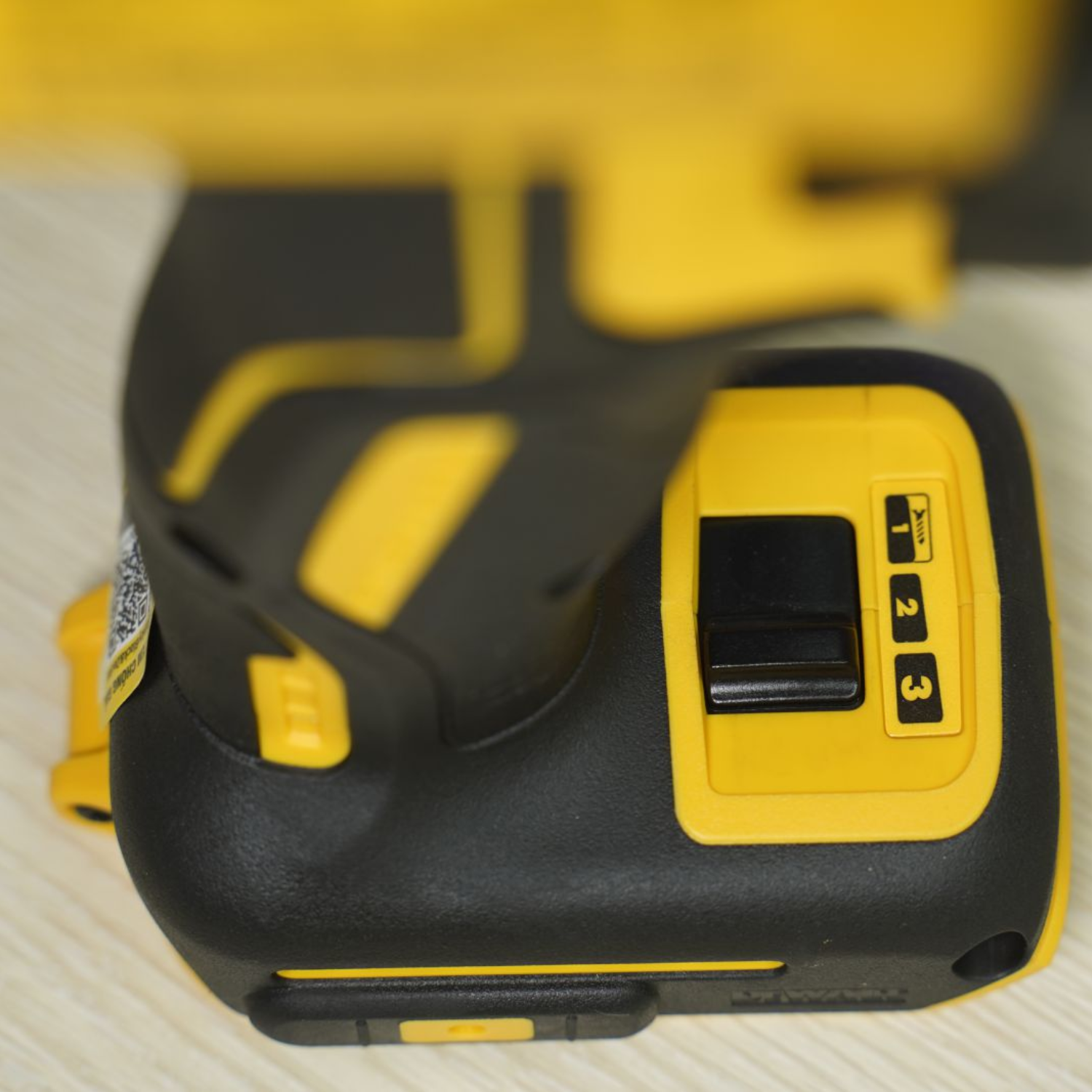 Máy Vặn Vít Dùng Pin 18V DeWALT DCF887N-KR Lực Siết 205Nm, Động Cơ Không Chổi Than