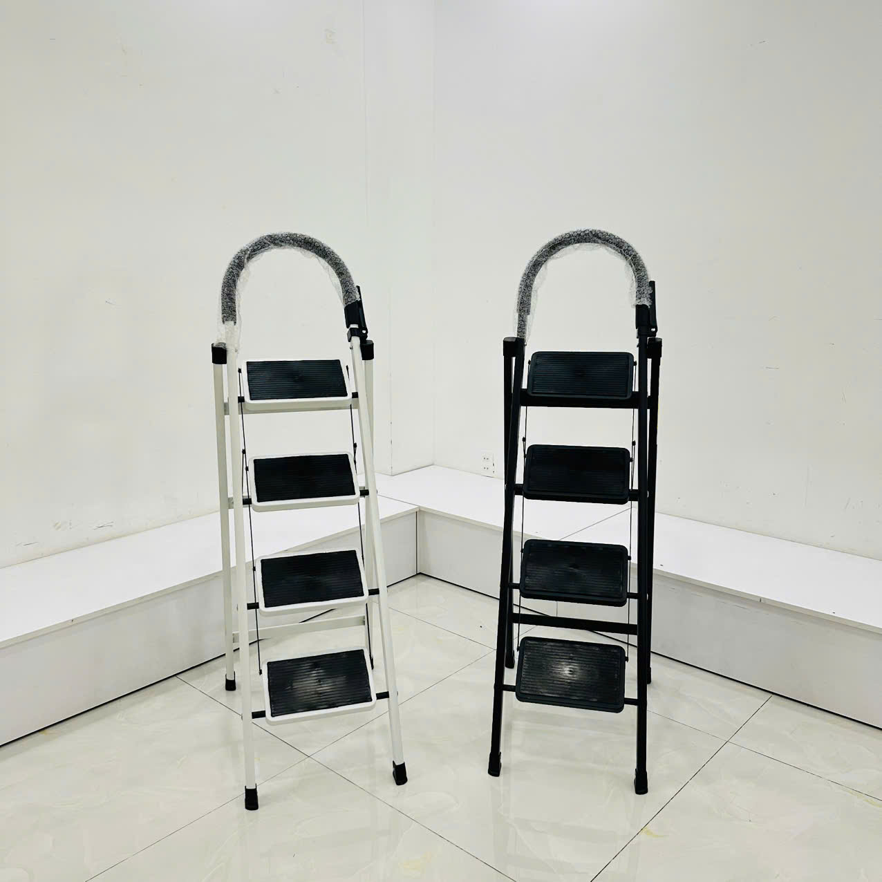 Thang Ghế 04 Bậc SUMIKA A304 - Thép Chắc, Tải 150kg, Chuẩn EN131