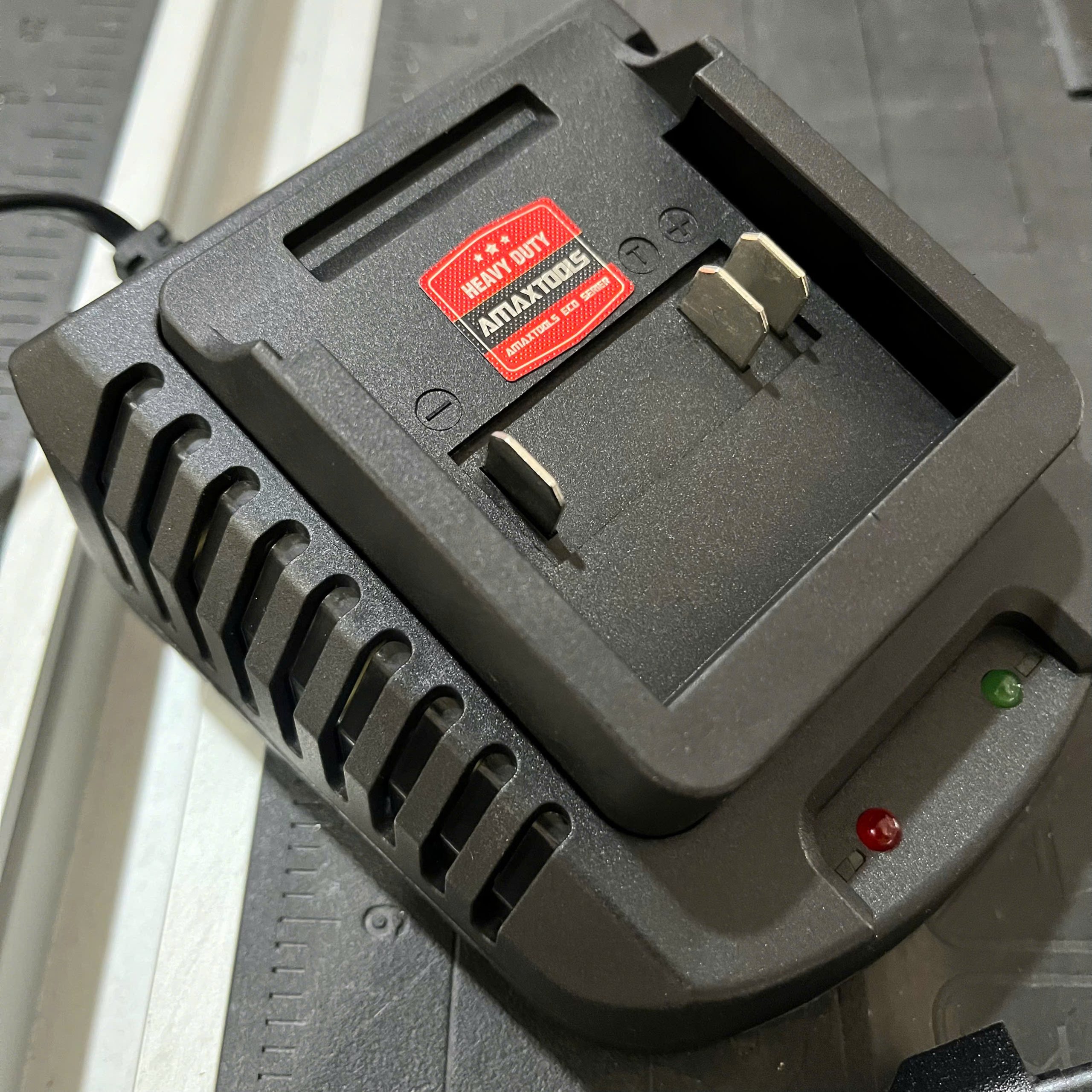 Sạc Amaxtools AS2.5AS 21V 4.5A  Chân Pin M21 Chính Hãng