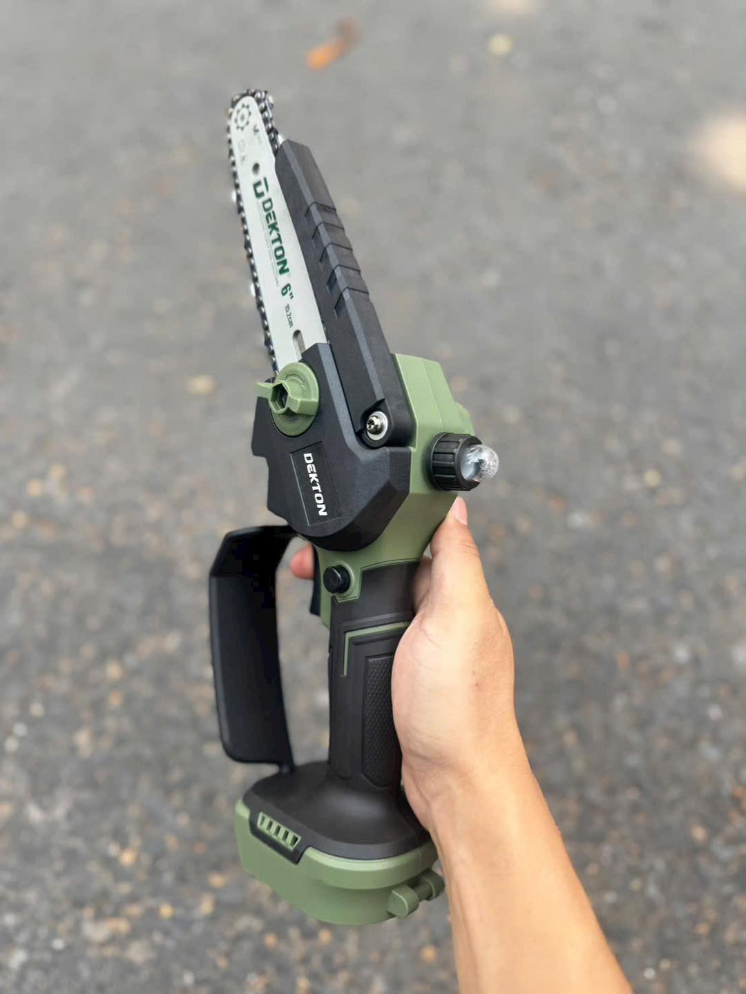 Máy Cưa Xích Pin 6 Inch M21-CX06XCP, Màu Oliu, Bảo Hành 6 Tháng