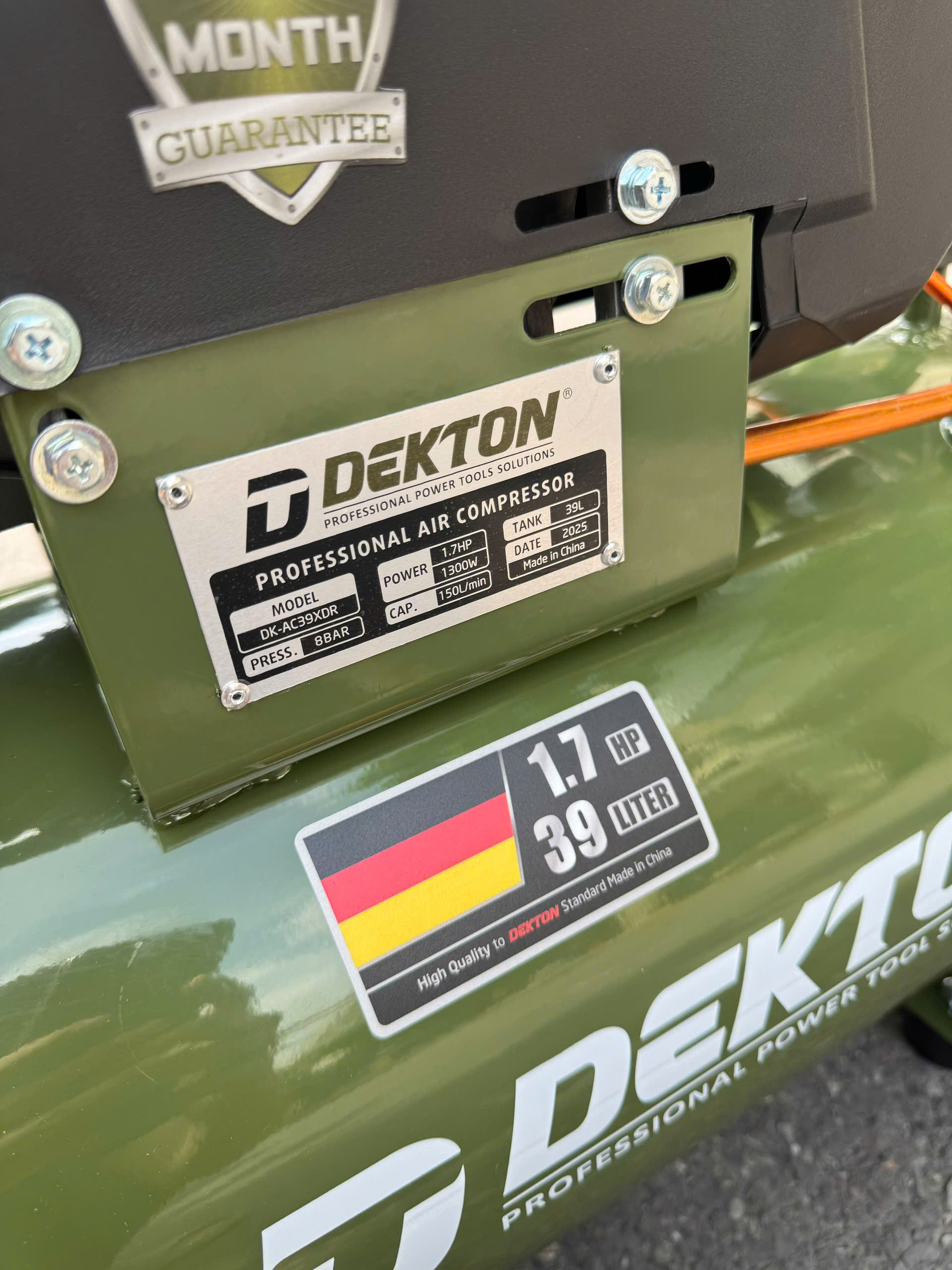 Máy Nén Khí Chạy Dầu 25 Lít Dekton DK-AC25XDR, Công Suất 1.7HP