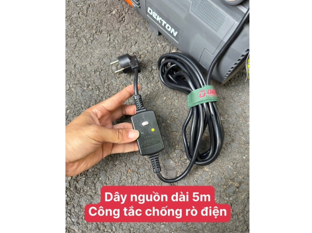 Máy Xịt Rửa Xe Dekton DKCWR2350 Công Suất 2350W, áp Lực Nước 150bar