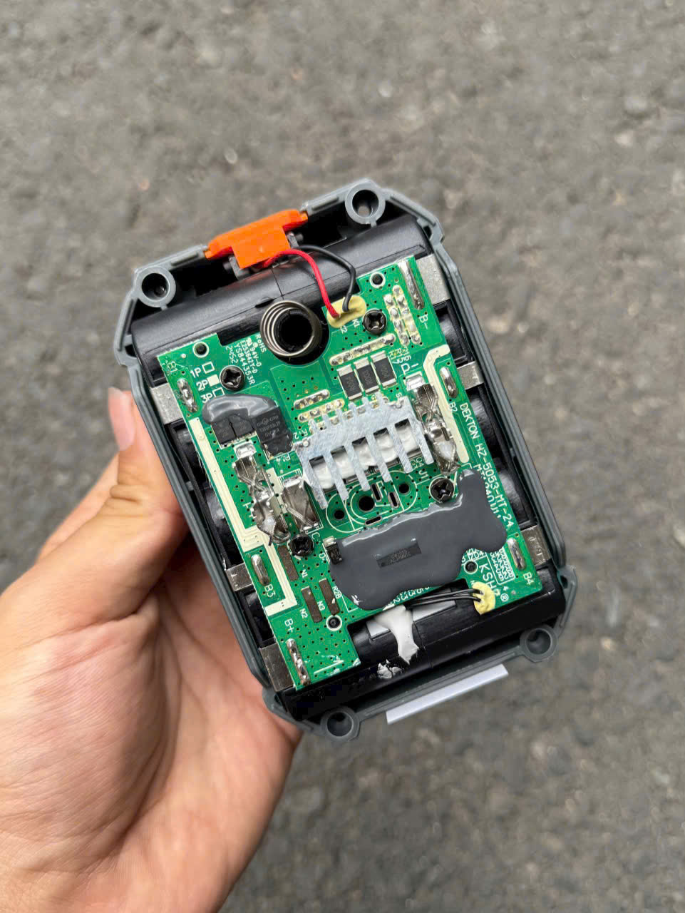 Pin 21V 4.0Ah Dekton M21-B4085PLUS 10 Cell Chính Hãng