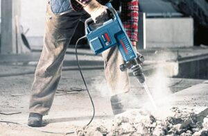Lựa chọn m&aacute;y khoan b&ecirc; t&ocirc;ng pin ph&ugrave; hợp