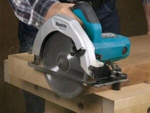 M&aacute;y cưa cầm tay Makita 5806b