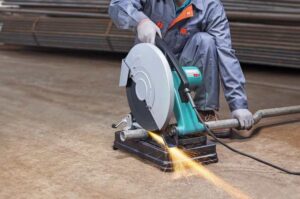 Những lưu &yacute; khi sử dụng m&aacute;y cắt sắt an to&agrave;n